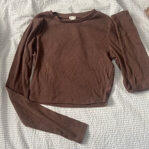Brown long sleeve crop top! Perfect for fall